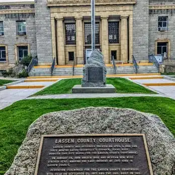 The Lassen County Courthouse and its dedication monument in Susanville